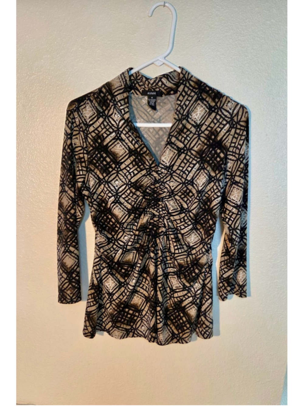 Alfani Geometric Print Gathered Front V-Neck 3/4 Sleeve Top Black Tan Medium W-2